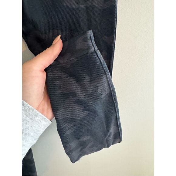 SPANX Ecoa are Seamless Black Camo Leggings, Women’s Small - Picture 5 of 9